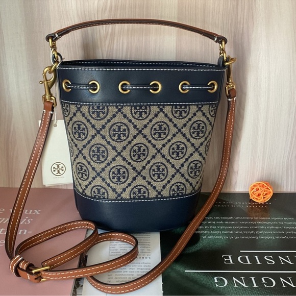 🌟Tory Burch MINI T MONOGRAM BUCKET BAG - Picture 5 of 11